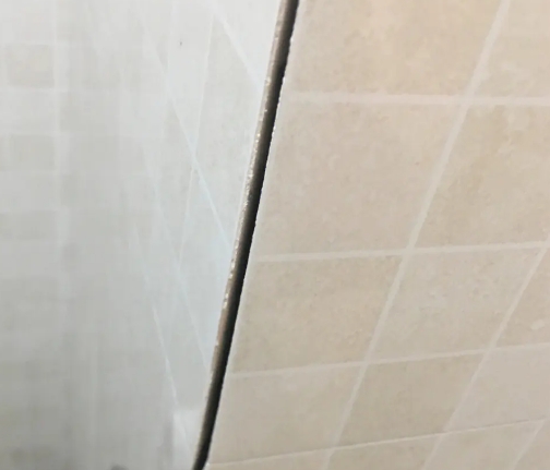 河南瓷砖空鼓维修公司分享阳台瓷砖脱落的修复过程可以分为以下几个步骤